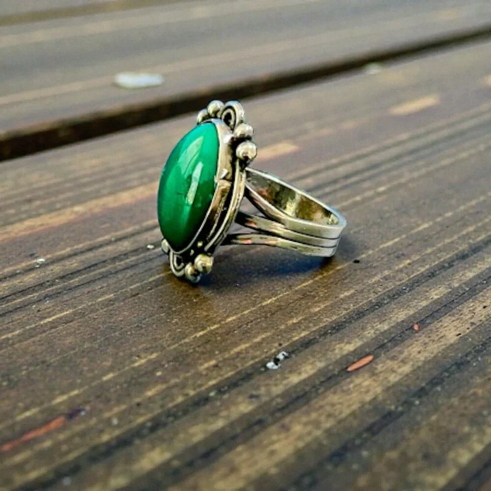 Vintage Mexico Sterling Silver Green Stone Ring SZ 7.5 Casual - Picture 5 of 7